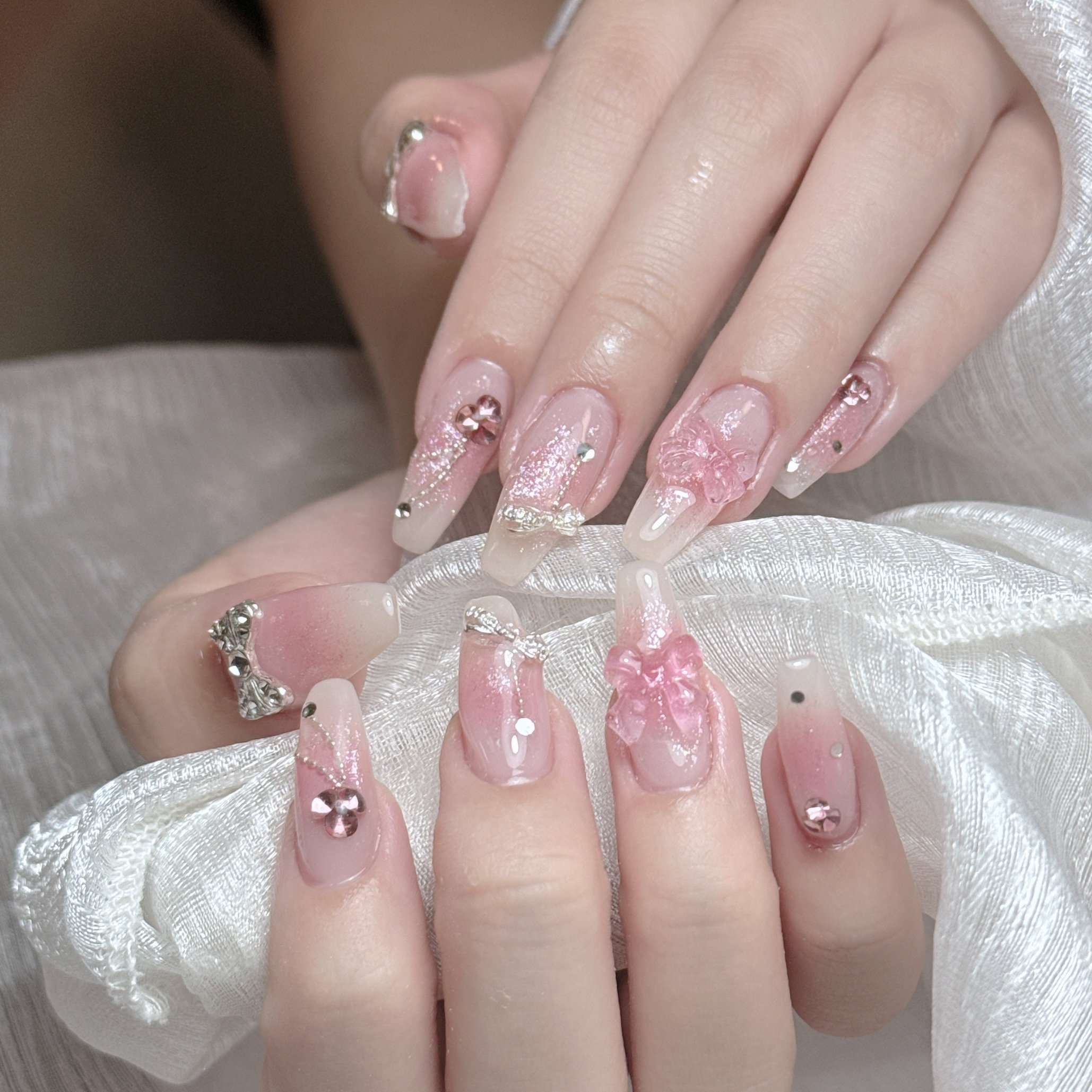 LUNA_Nails