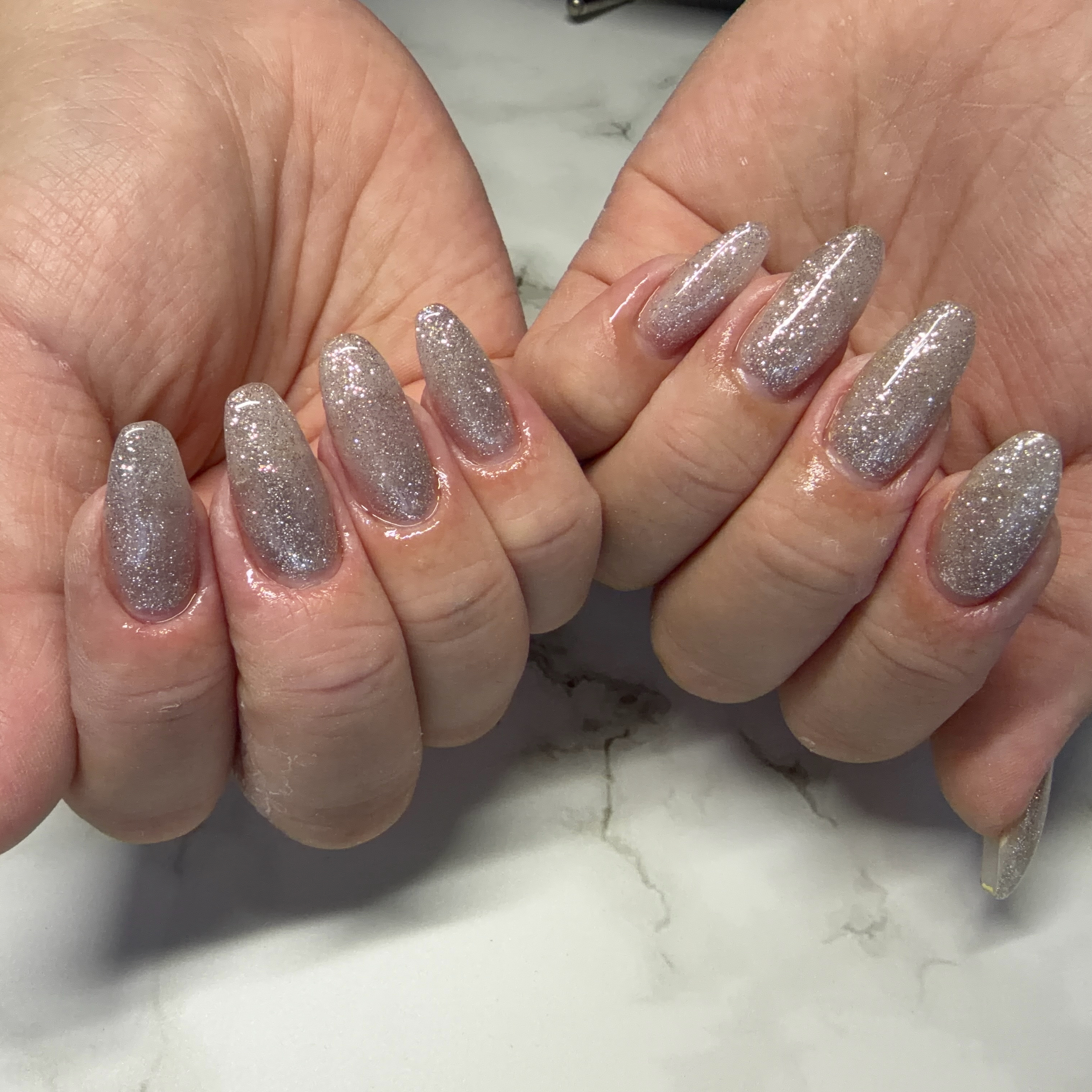 mona_nail