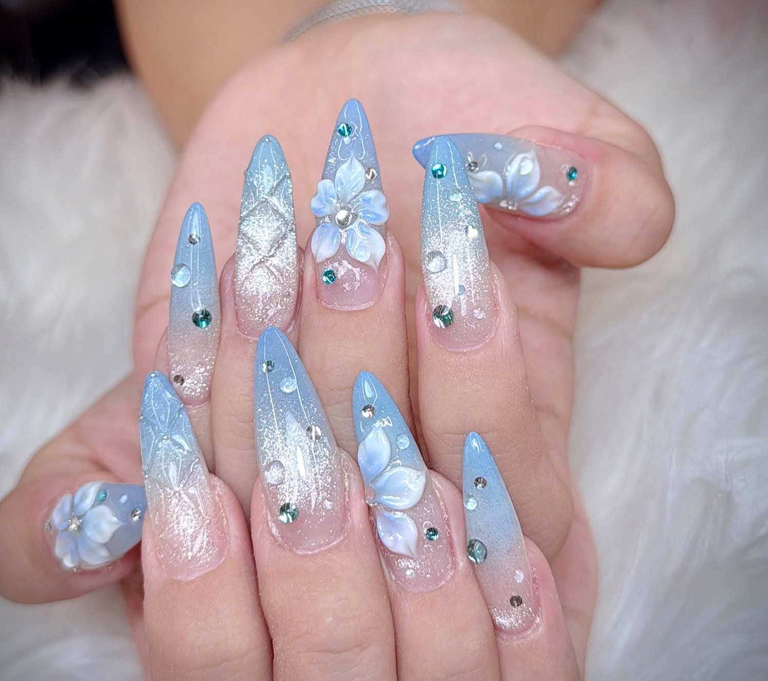 LUNA_Nails