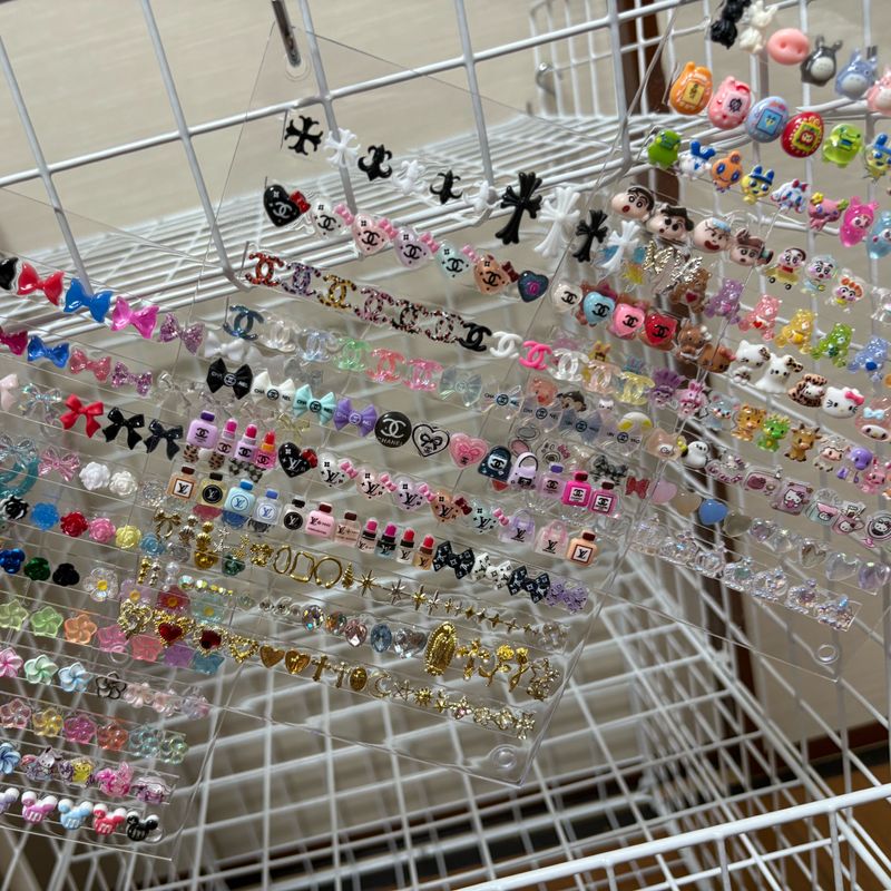 NAIL HOUSE