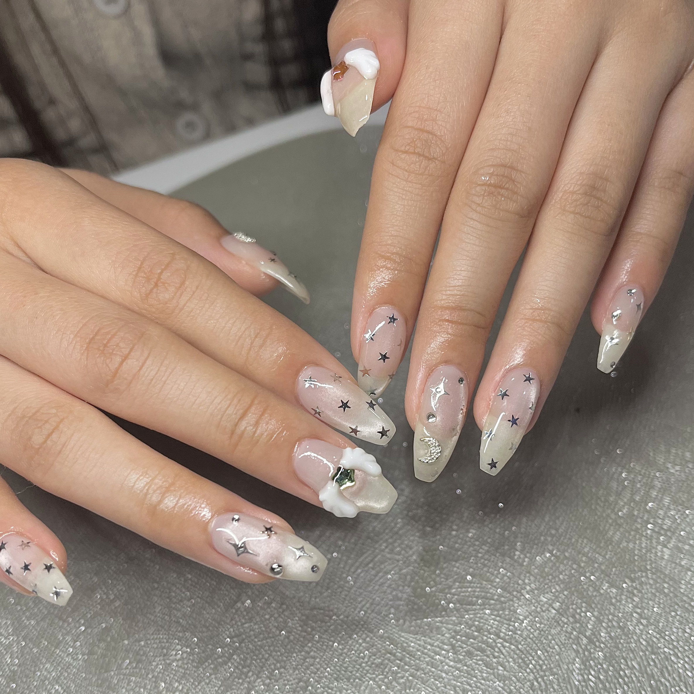 IRIS.nail