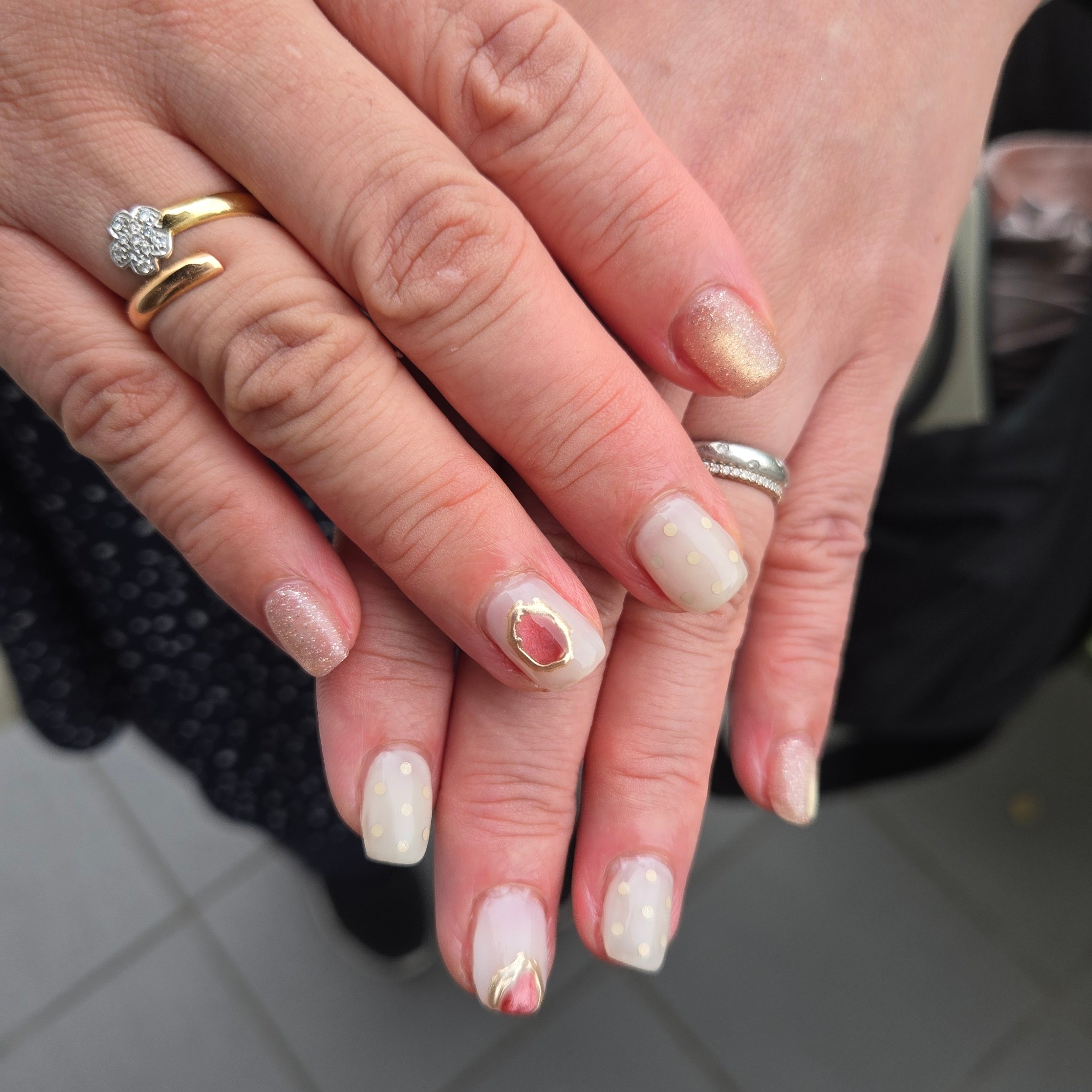 emust.nail