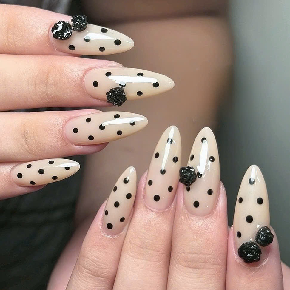 Lyna_Nails