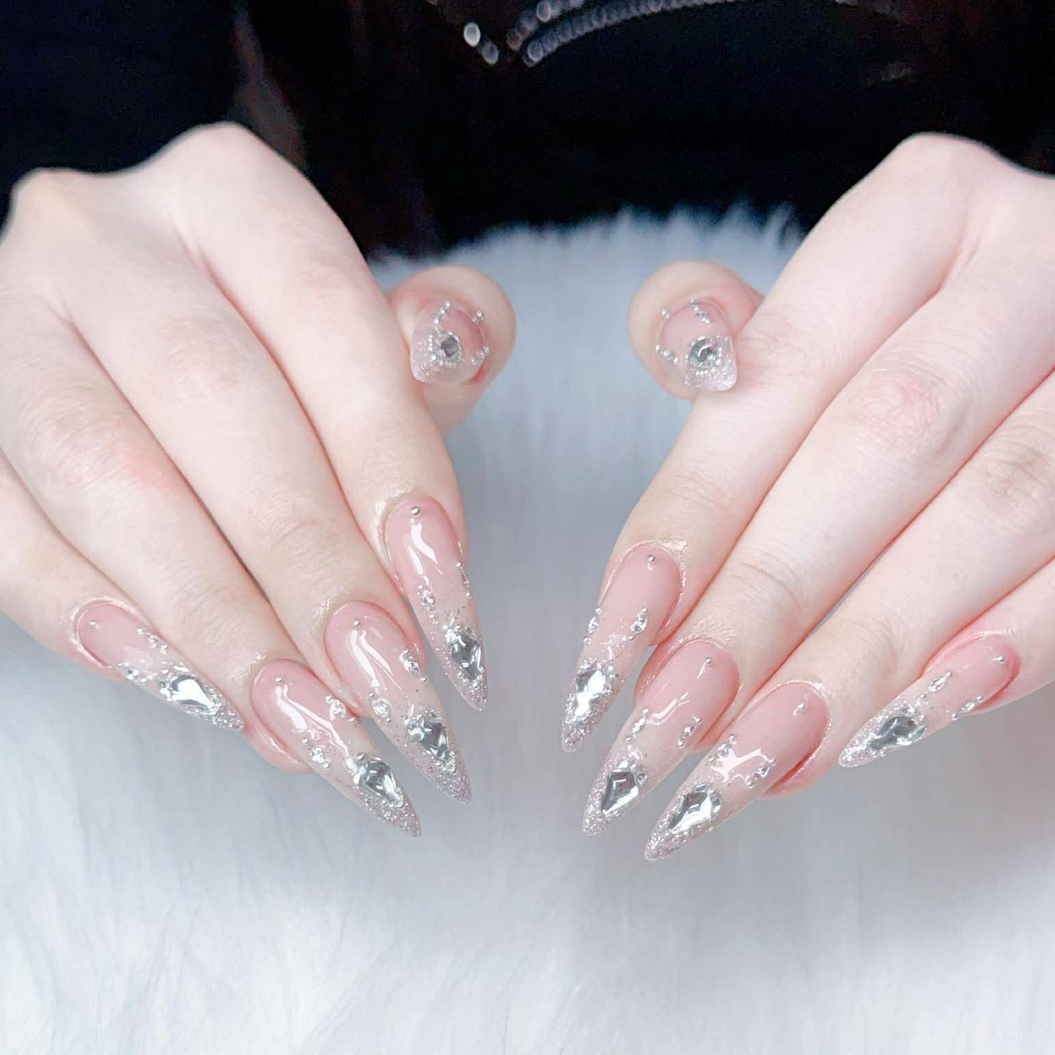 GOHOUBI_Nail