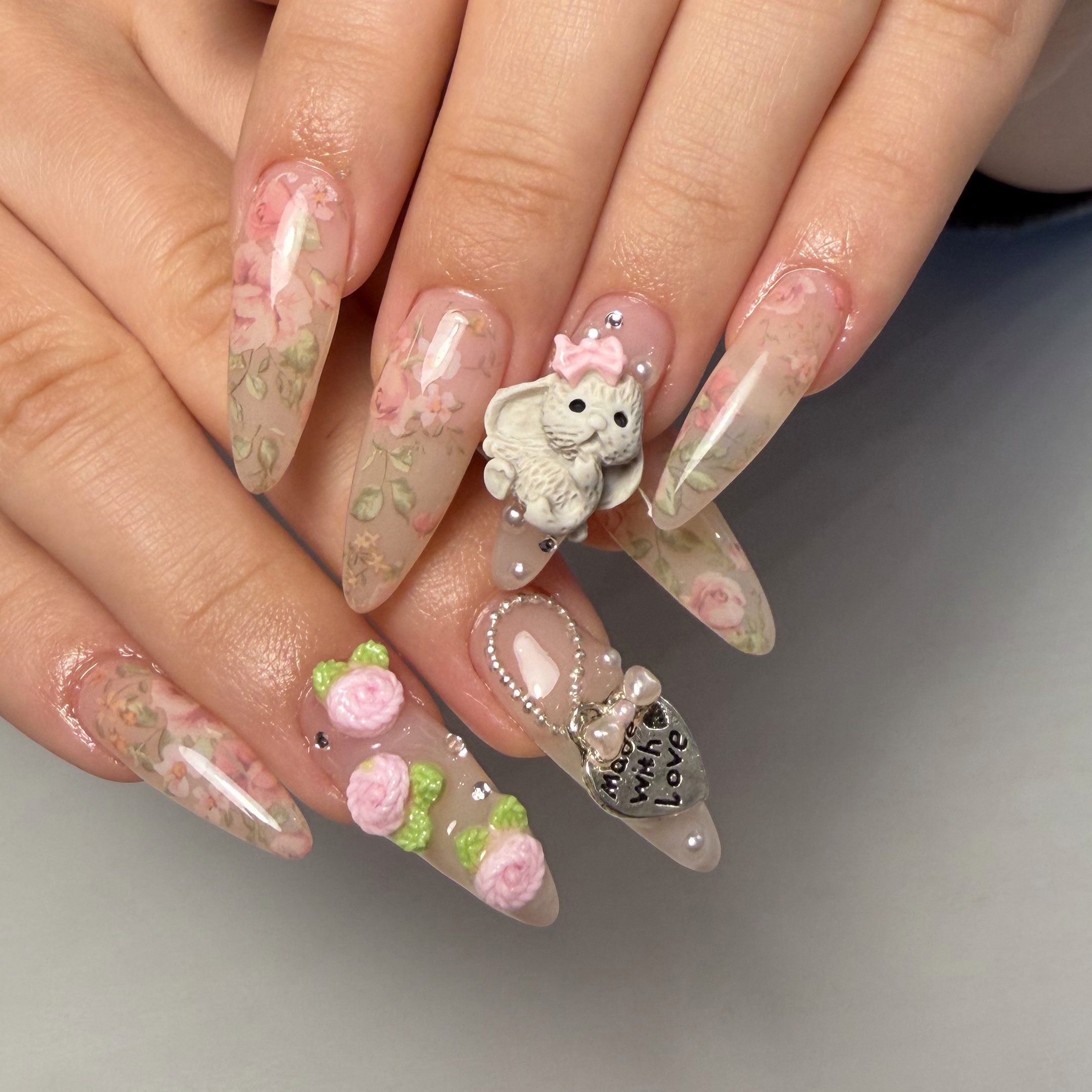 Aura.nail