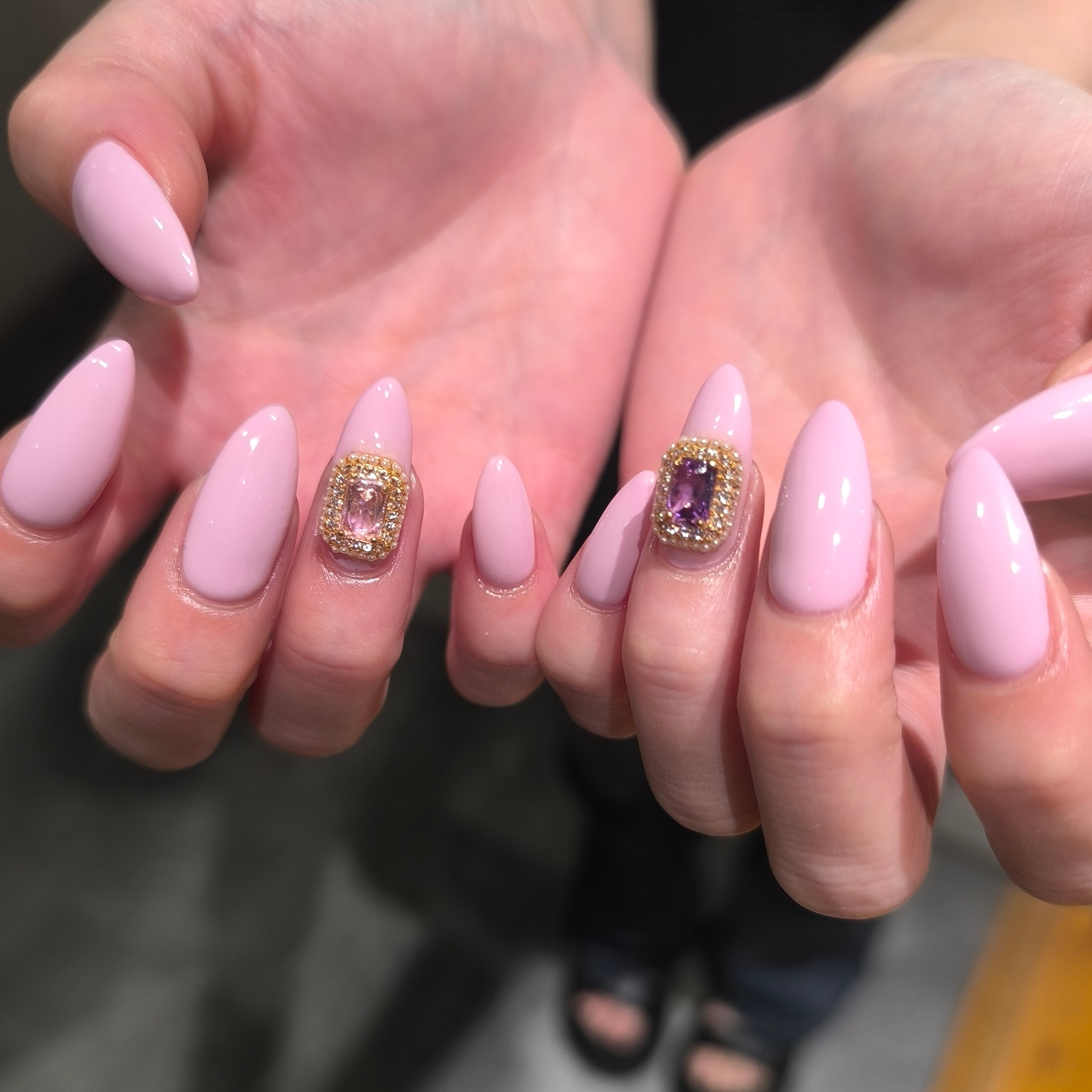 acanthus.nail