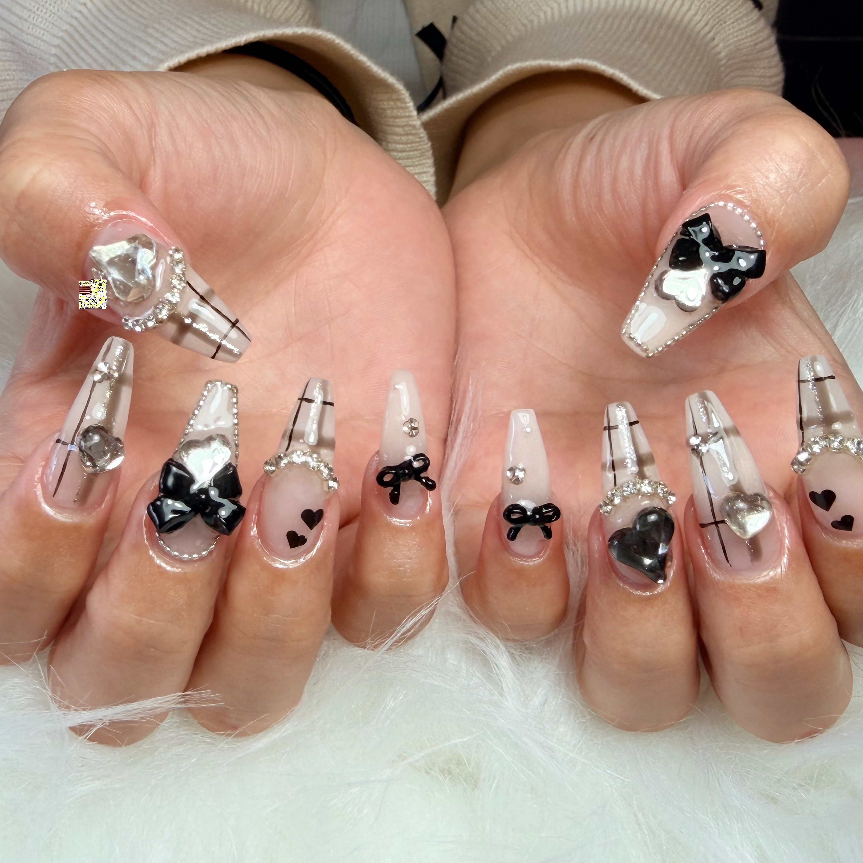 LUNA_Nails