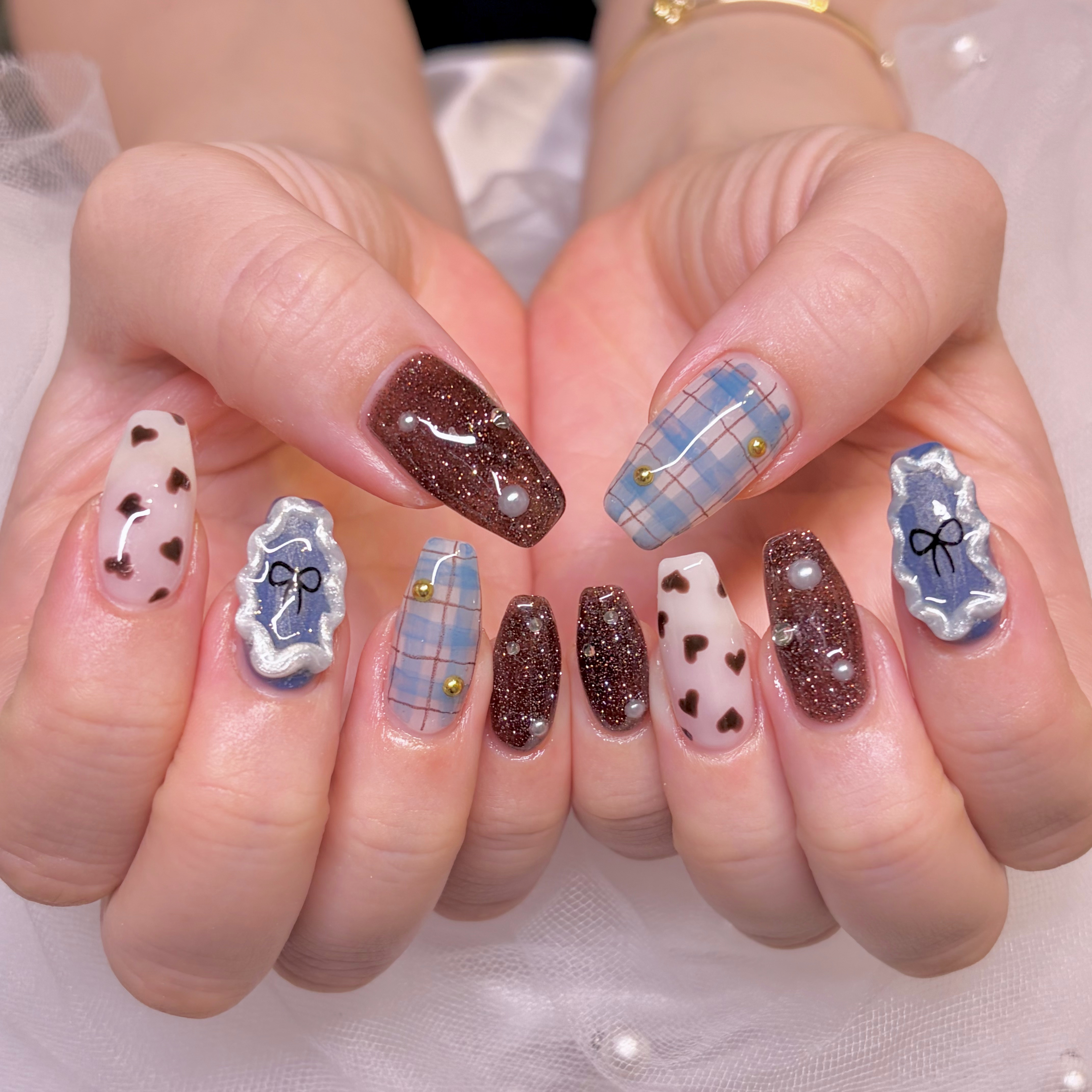 emu.nails