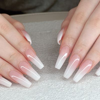 チップ長さ出し✨カラグラデーション、ミラー
店内で素敵口コミ投稿で10％OFF🎀