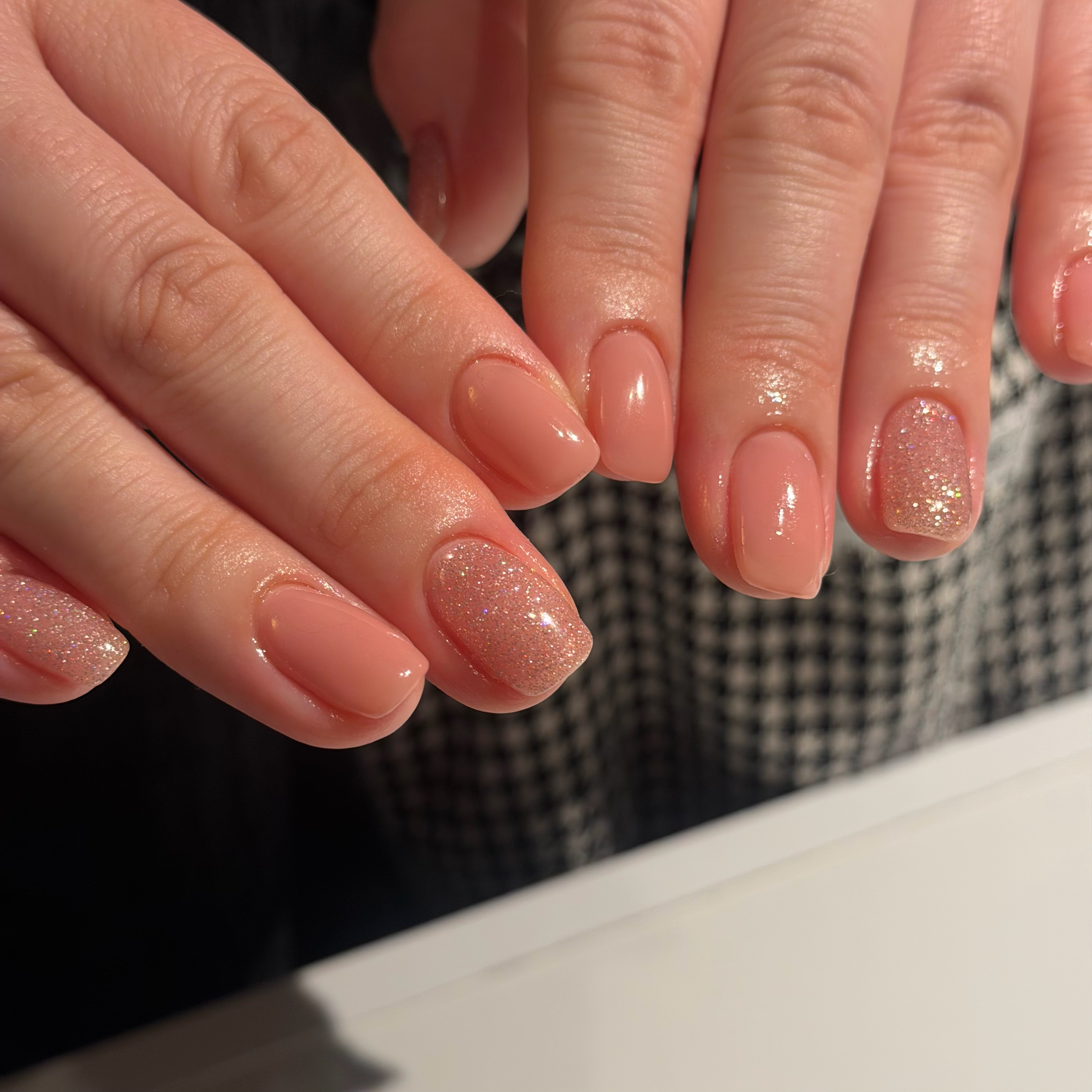 NailSalon_Raise