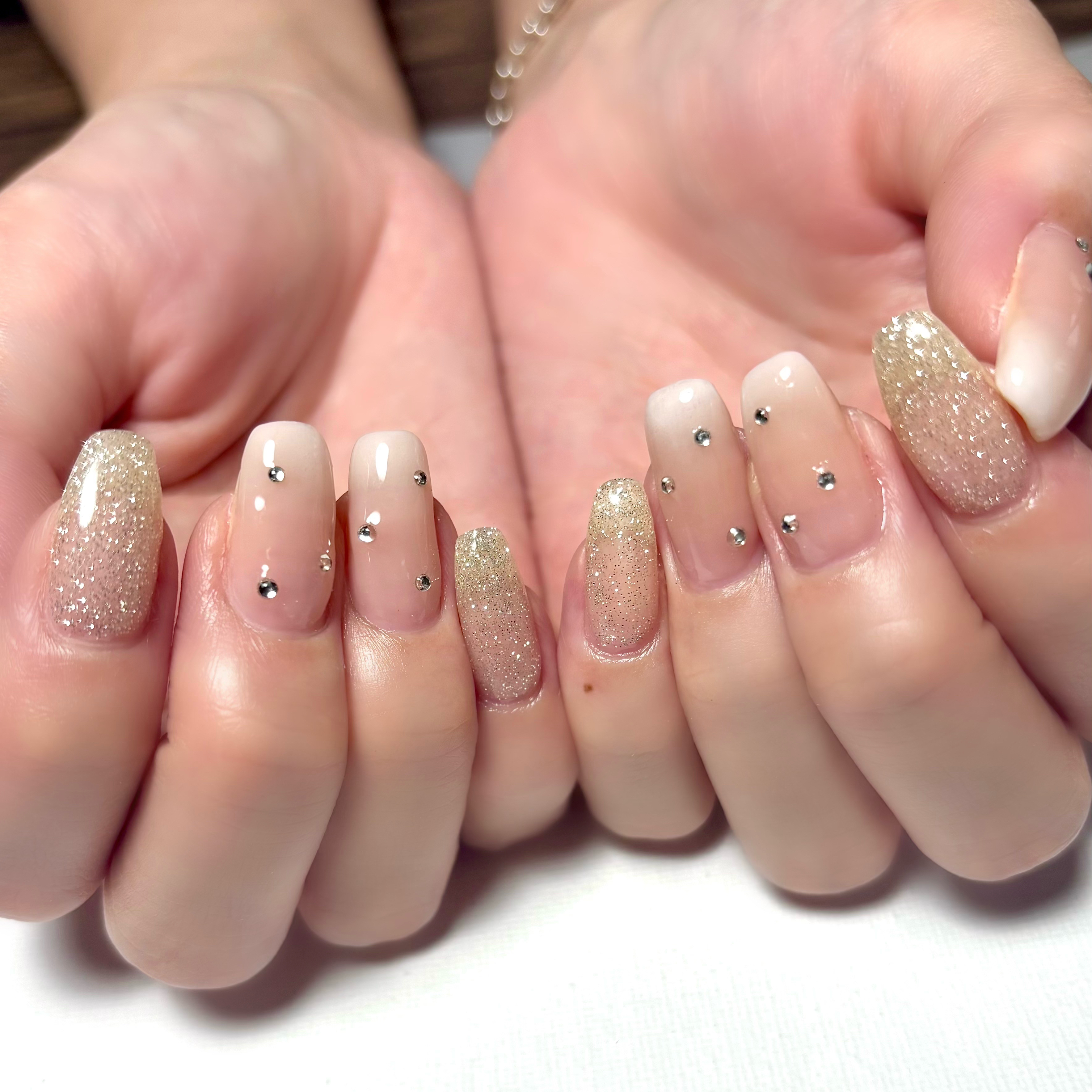 hum.nail