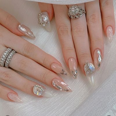 やり放題 デザイン8~10本🎀
9900円->8900円割 ベースパラジェル使い