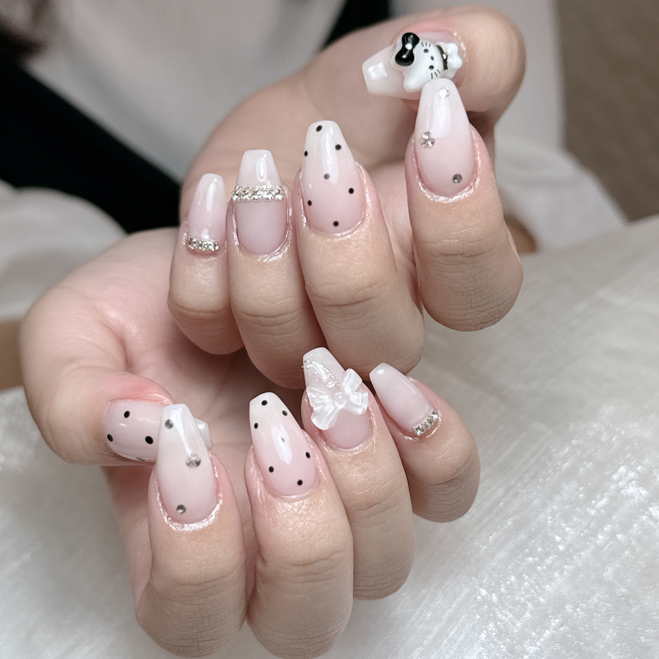 LUNA_Nails