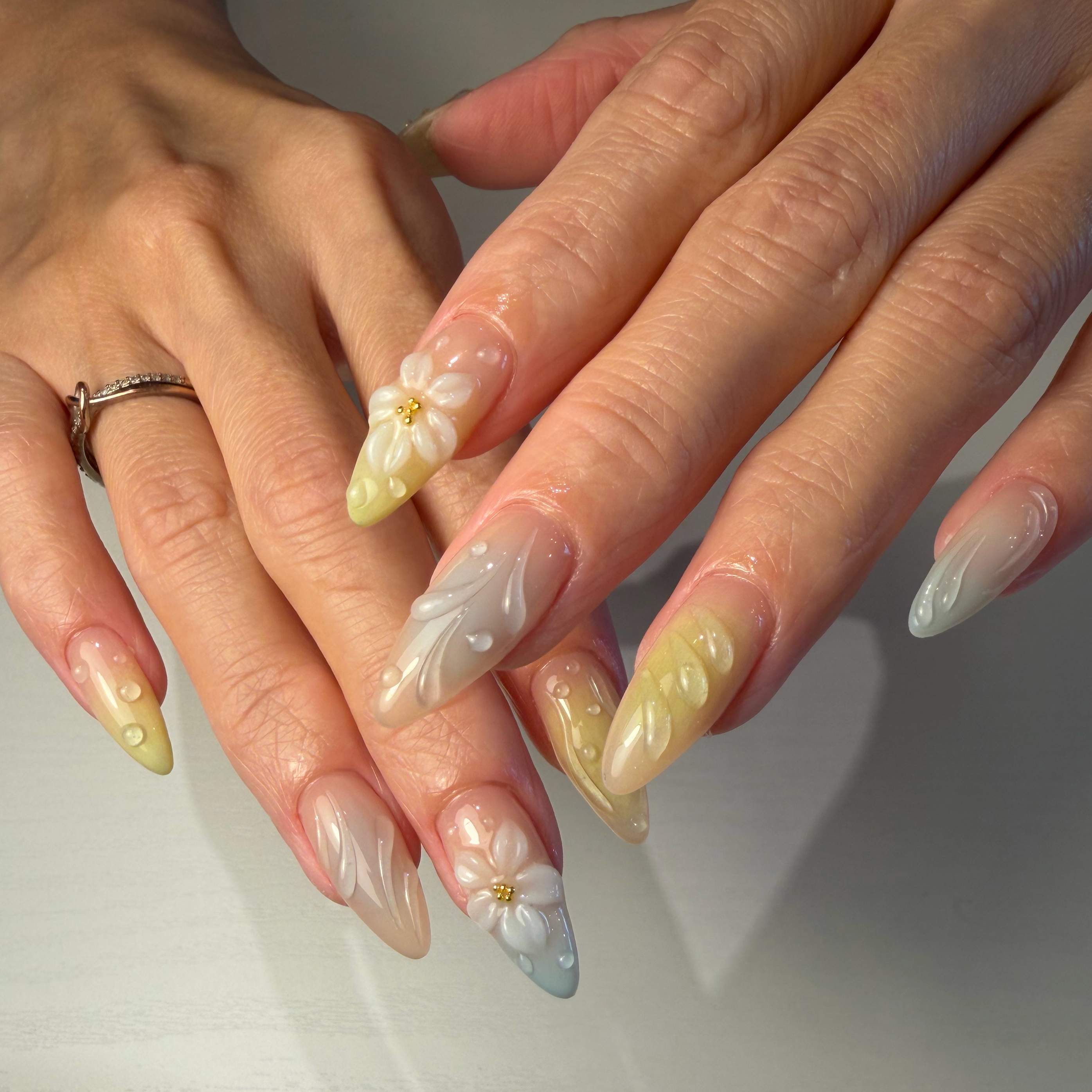 Aura.nail