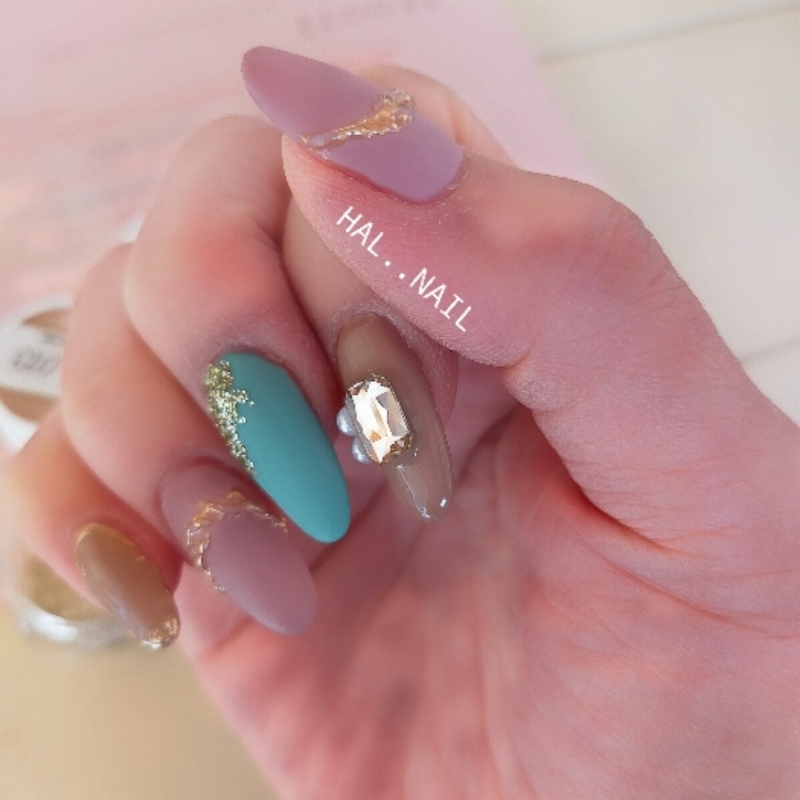 HAL..NAIL