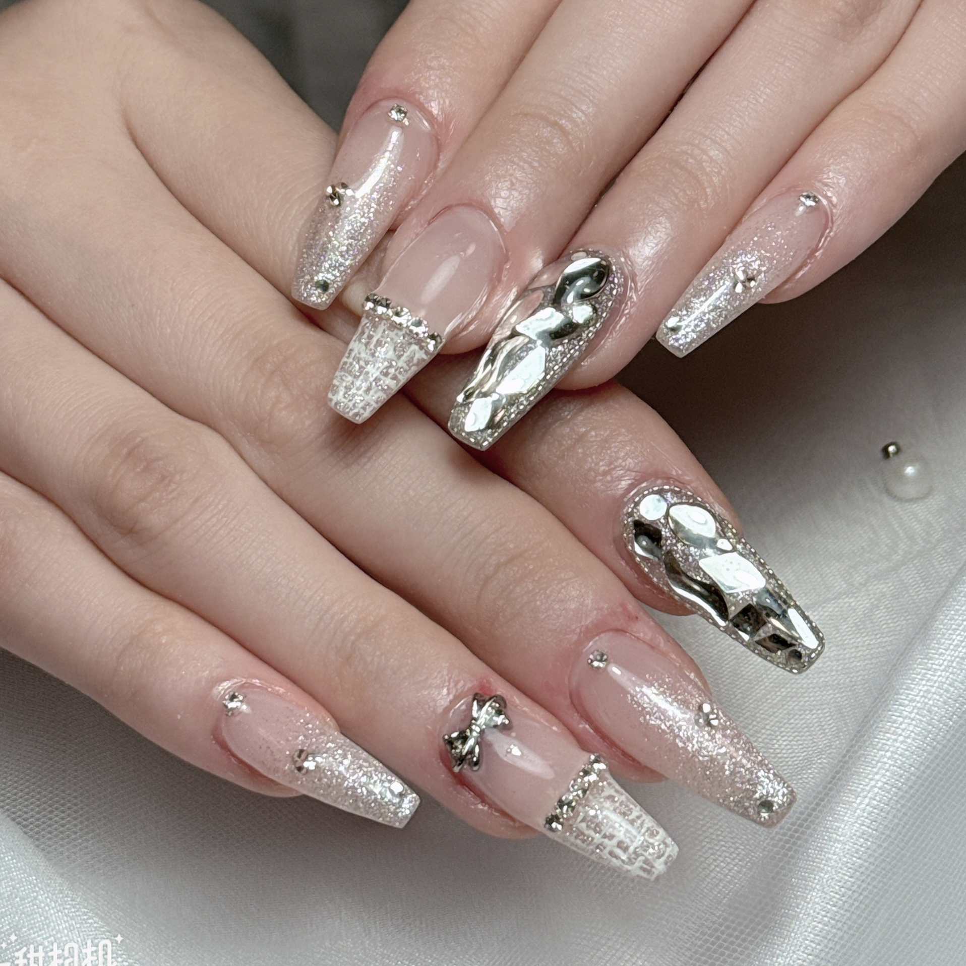 LUNA_Nails