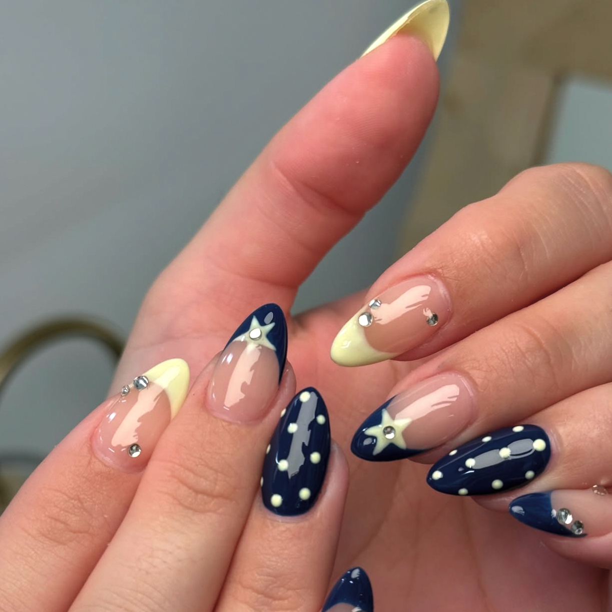 Hine_RibonNail