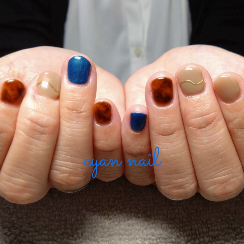 cyan_nail