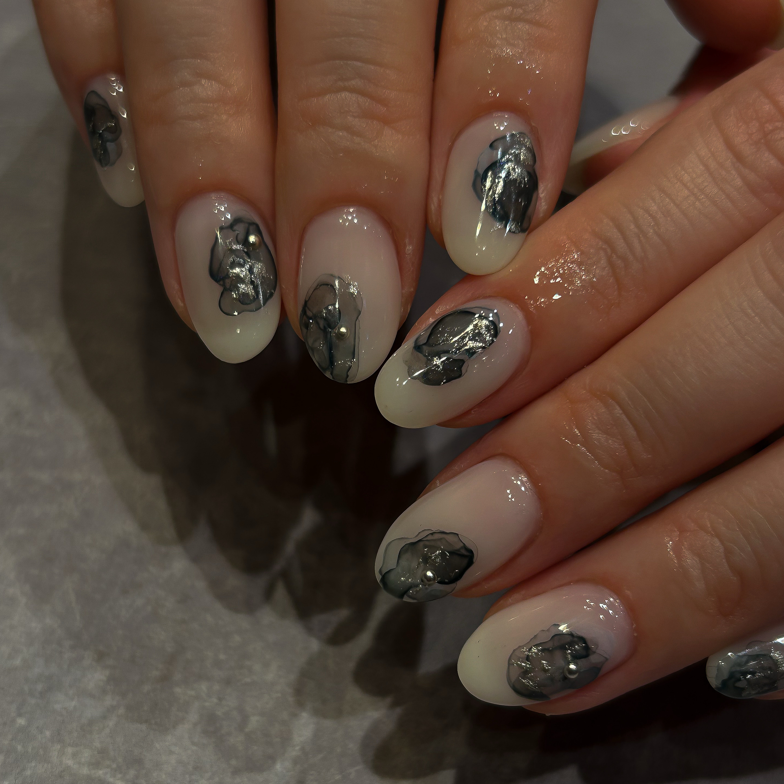 une_.nail