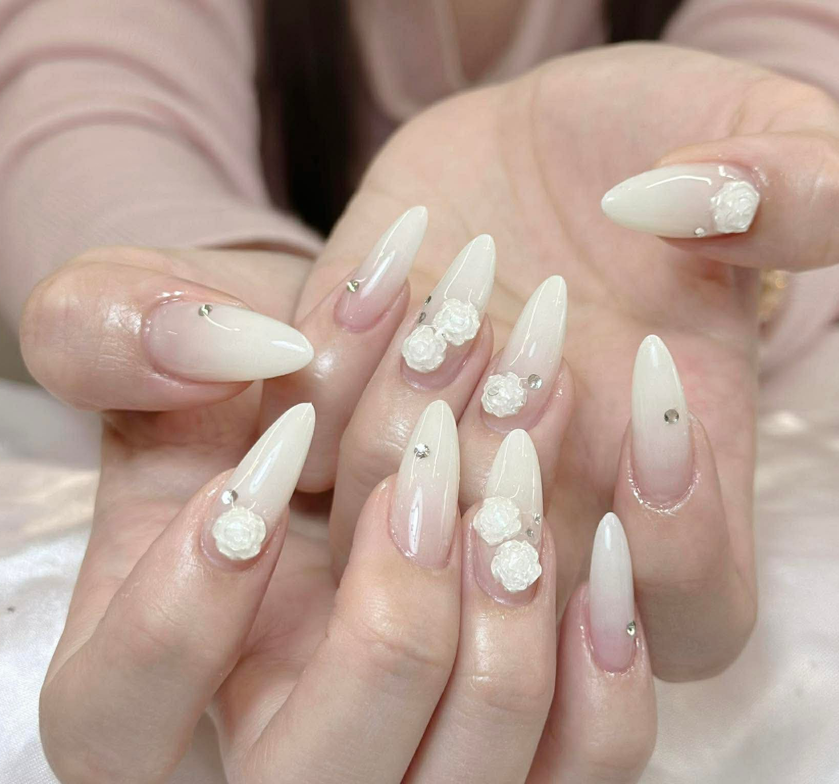 LUNA_Nails