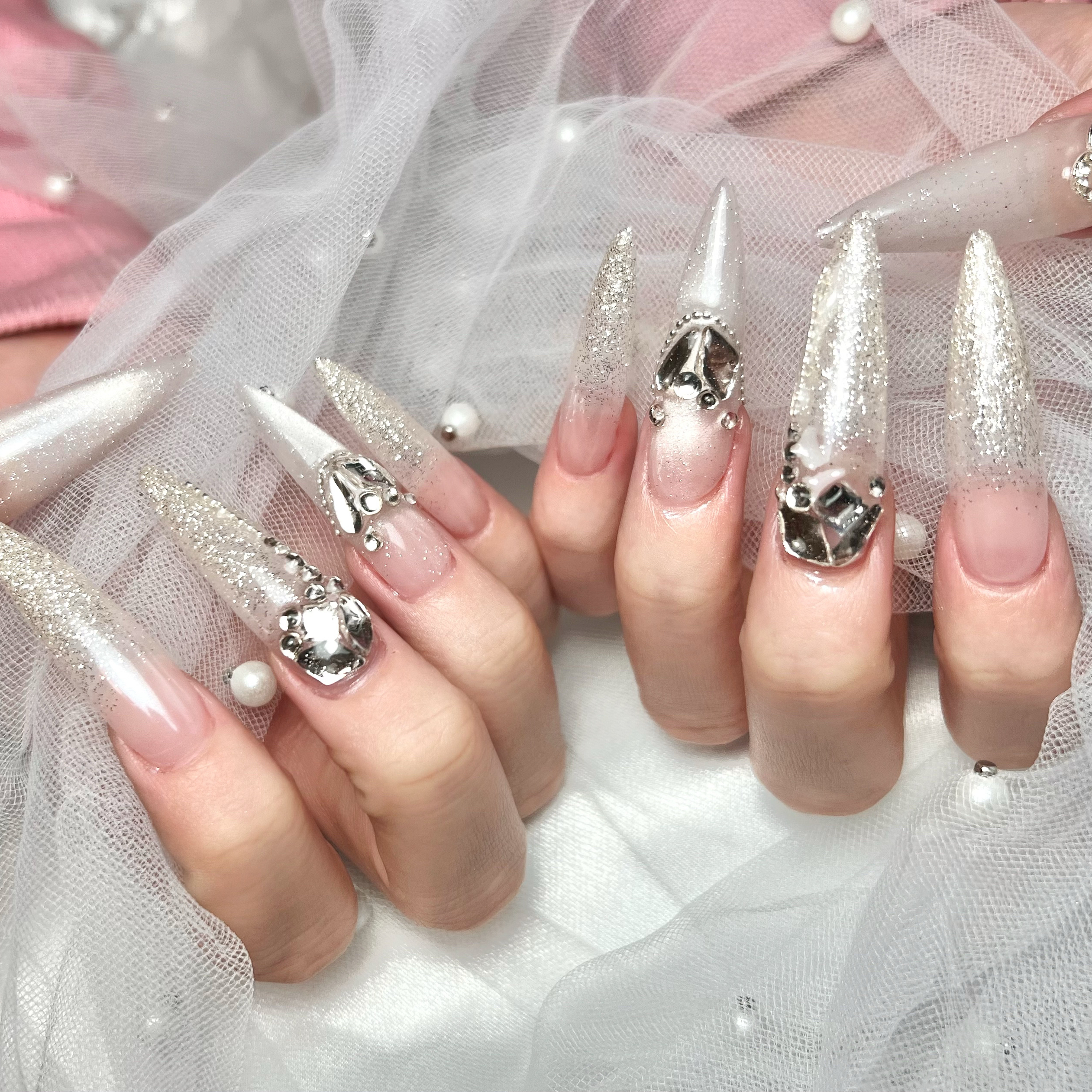 Nails_Loa