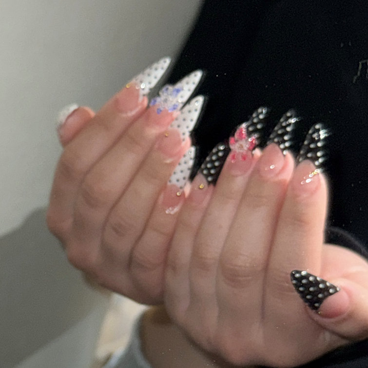 nailsalongia