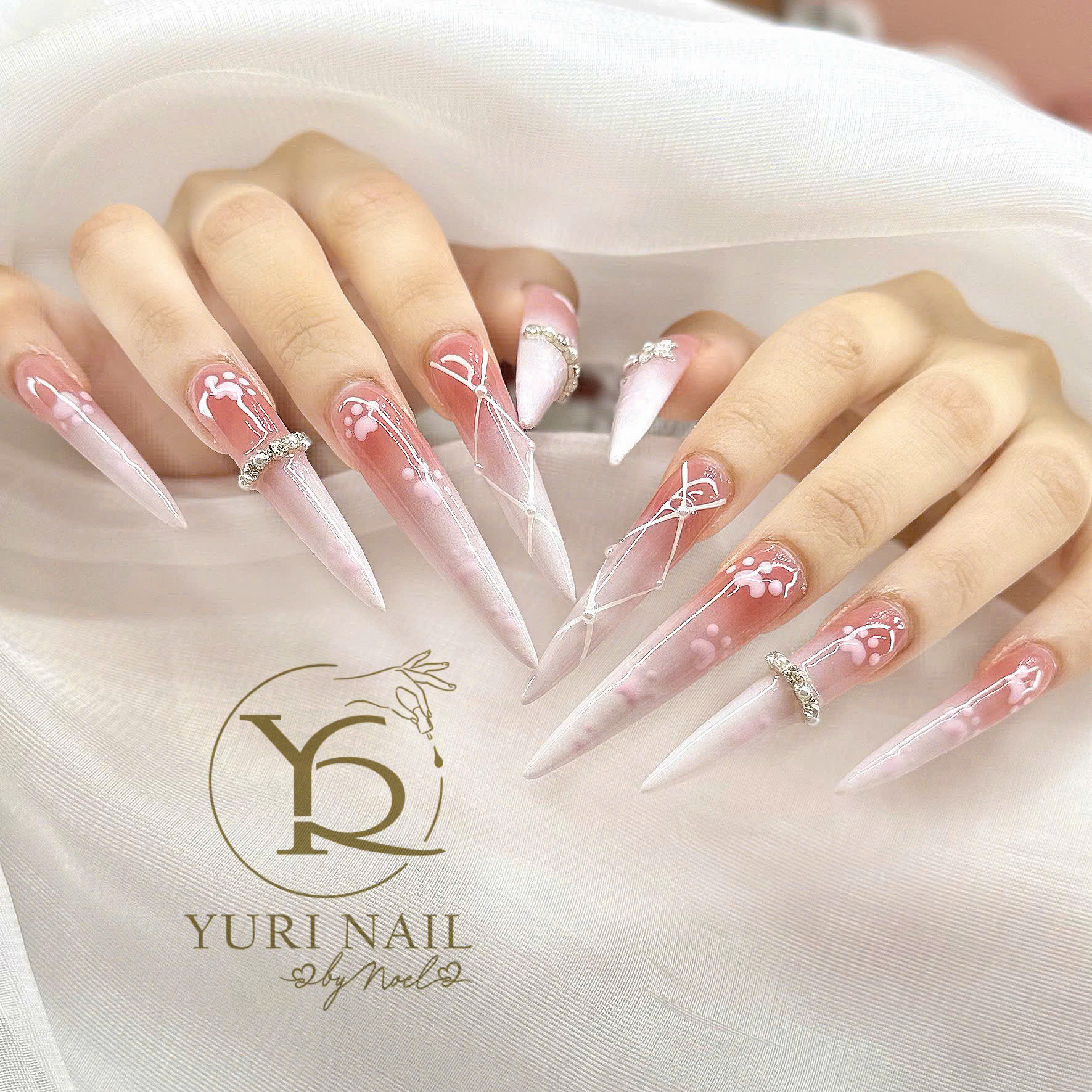Yuri_nail_Anh
