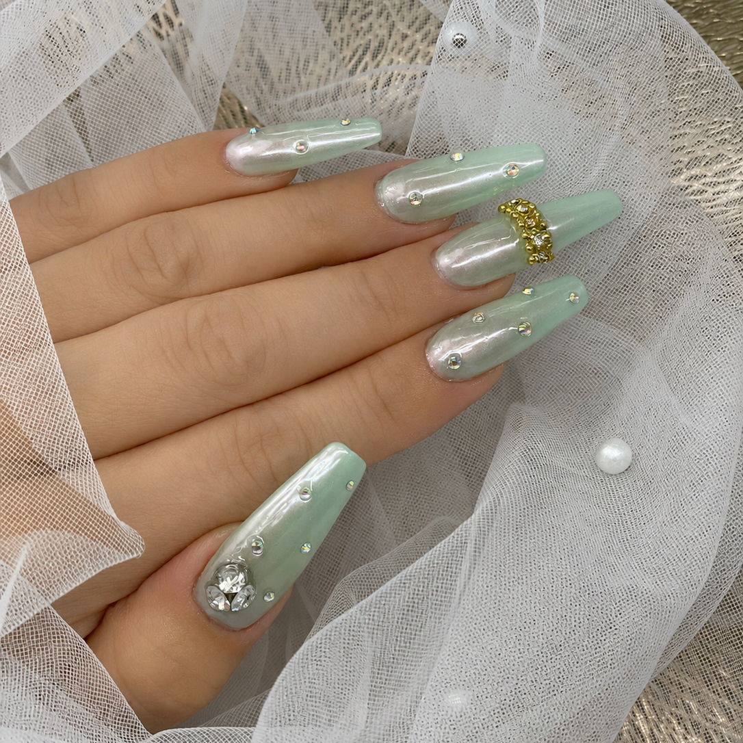 MamonailAmy
