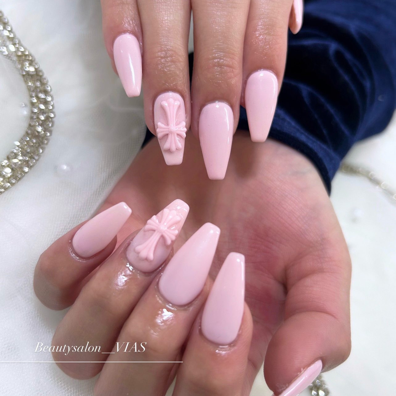 VIAS__nail