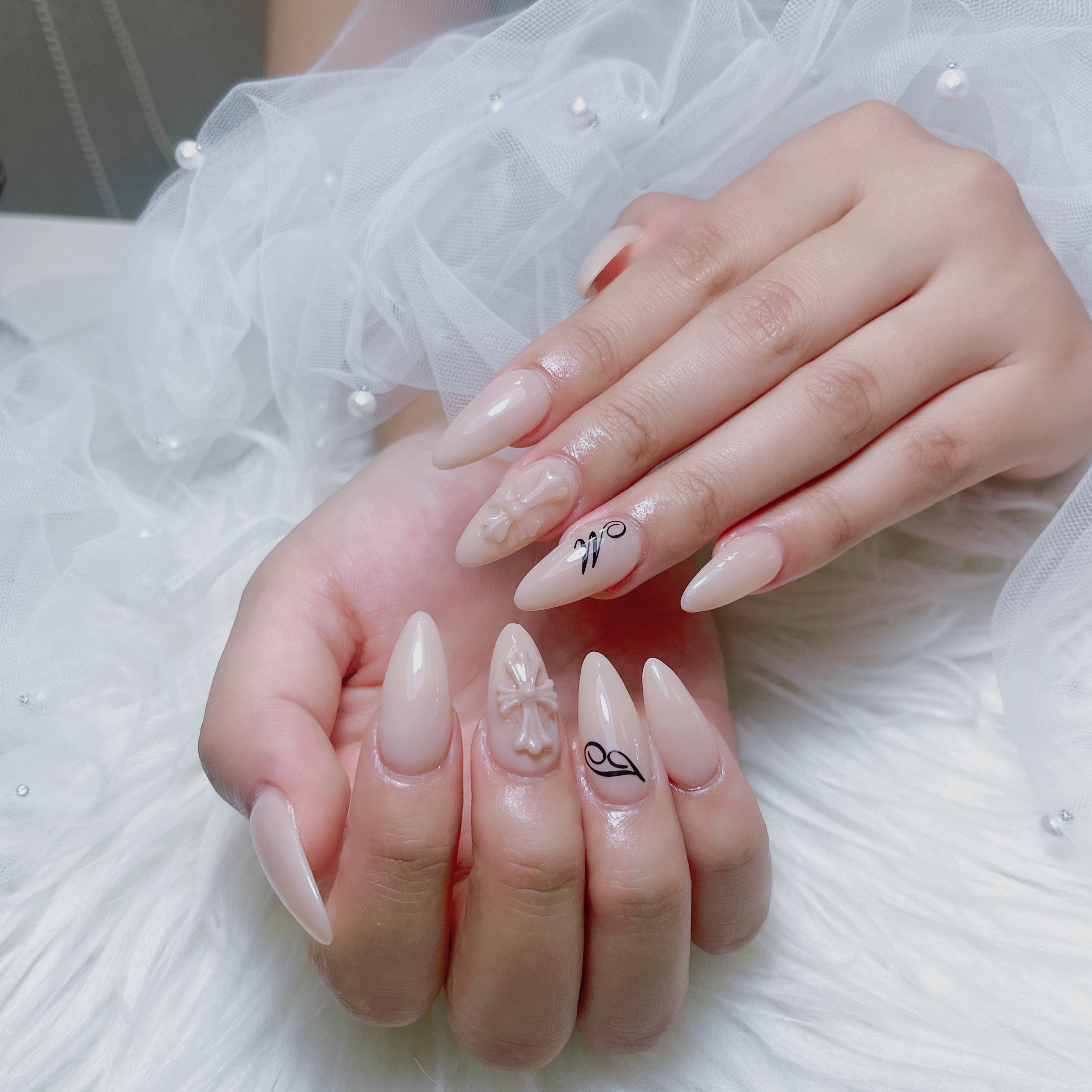 Bara_Nails