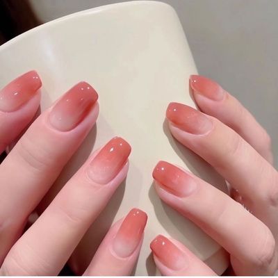 チップ長さだしカラーグラデーション／チークネイル💅