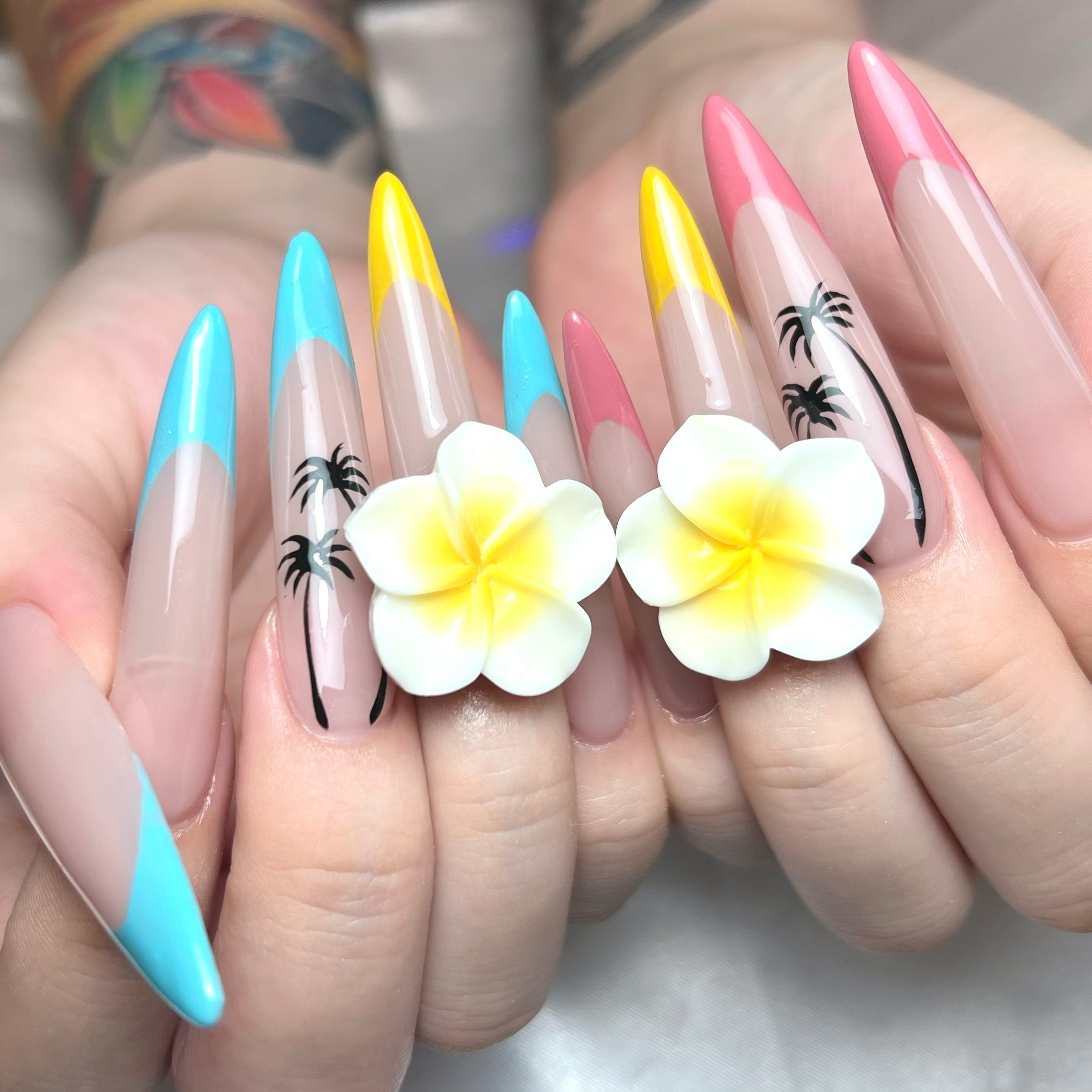 Nails_Loa