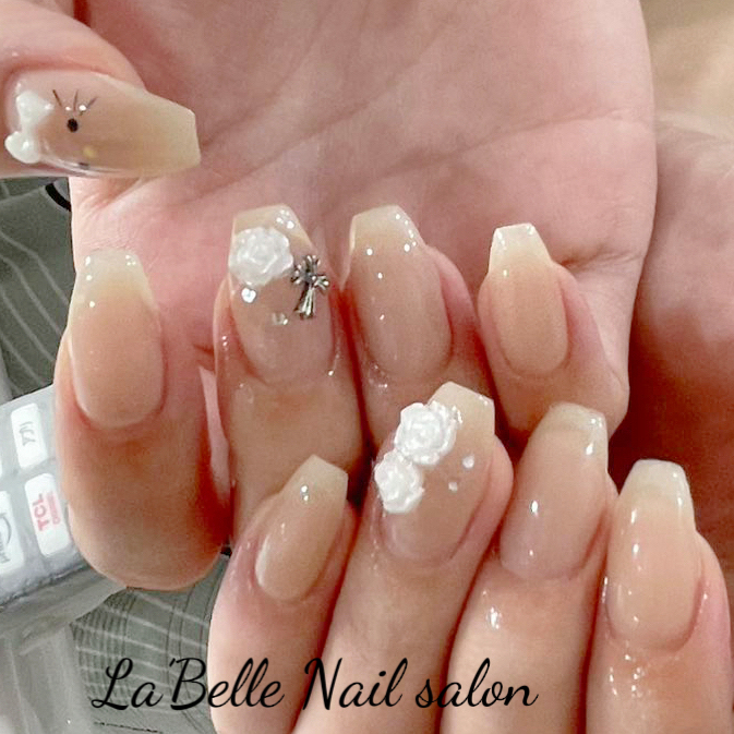 Aina_nail