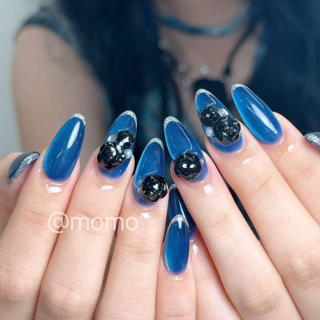 Queens_ruka