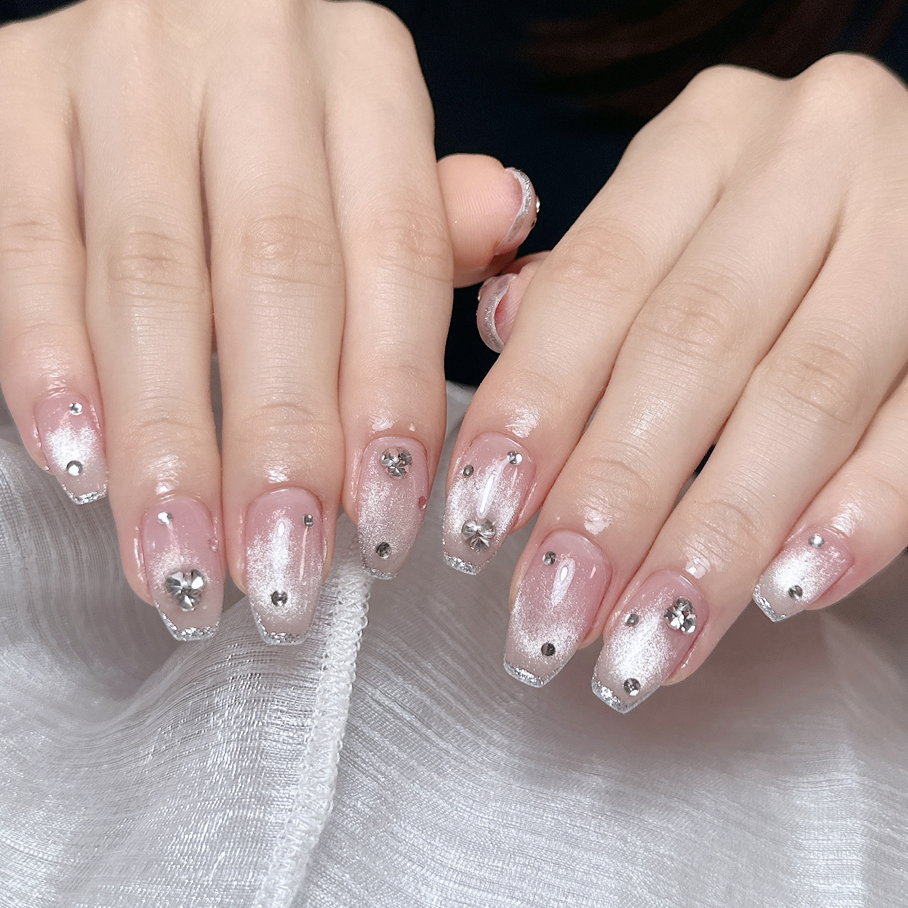 LUNA_Nails