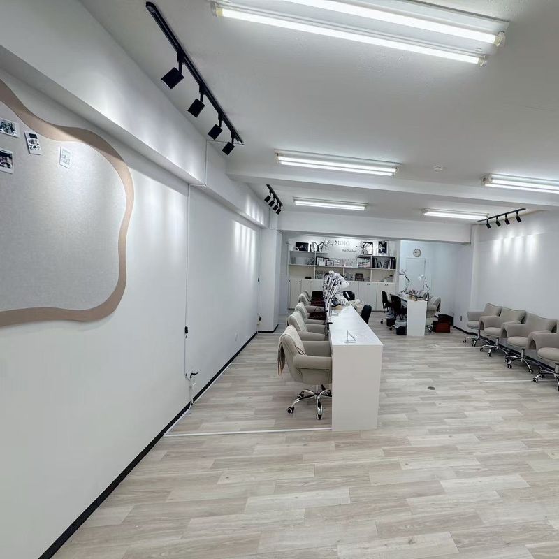 MOJOnailsalon