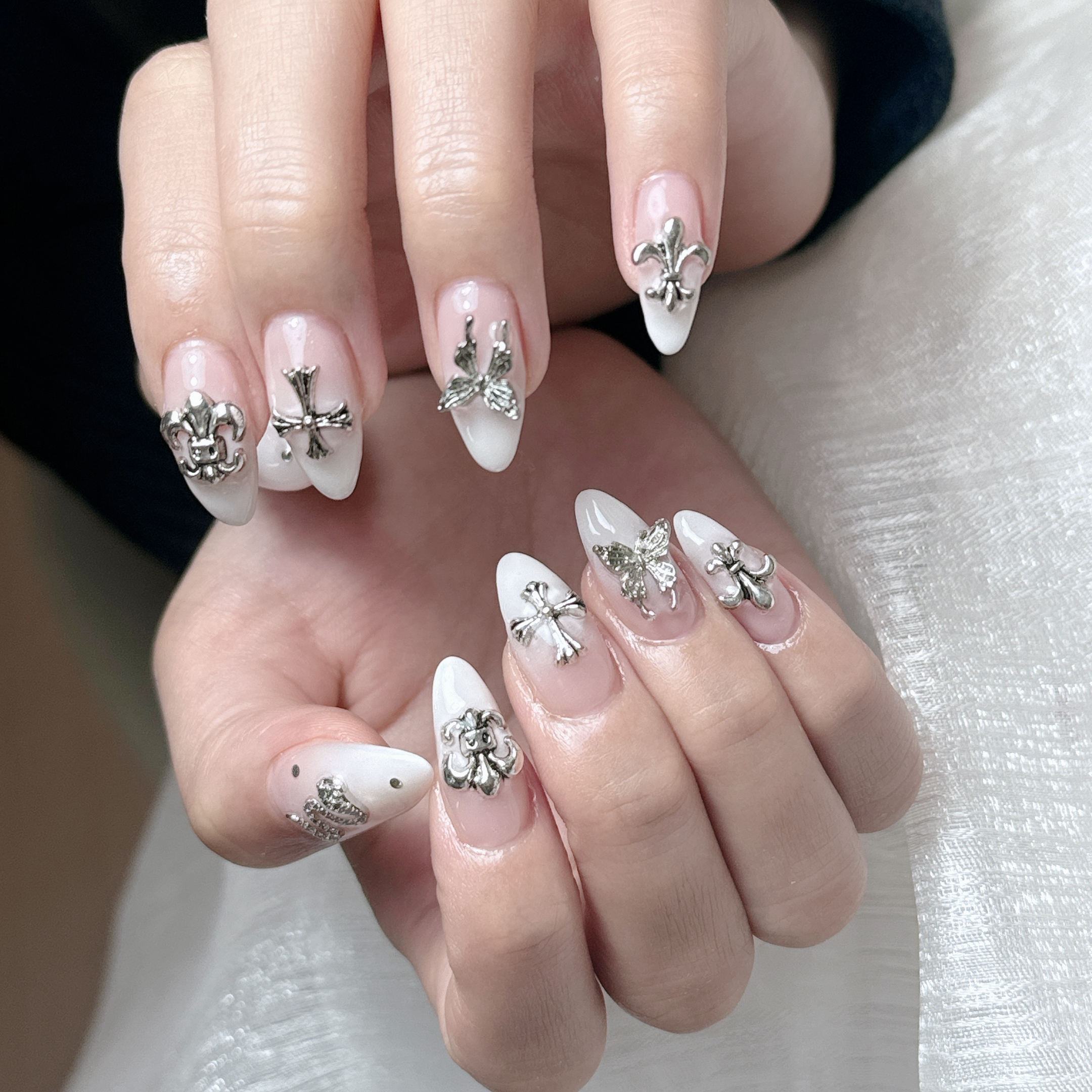 LUNA_Nails