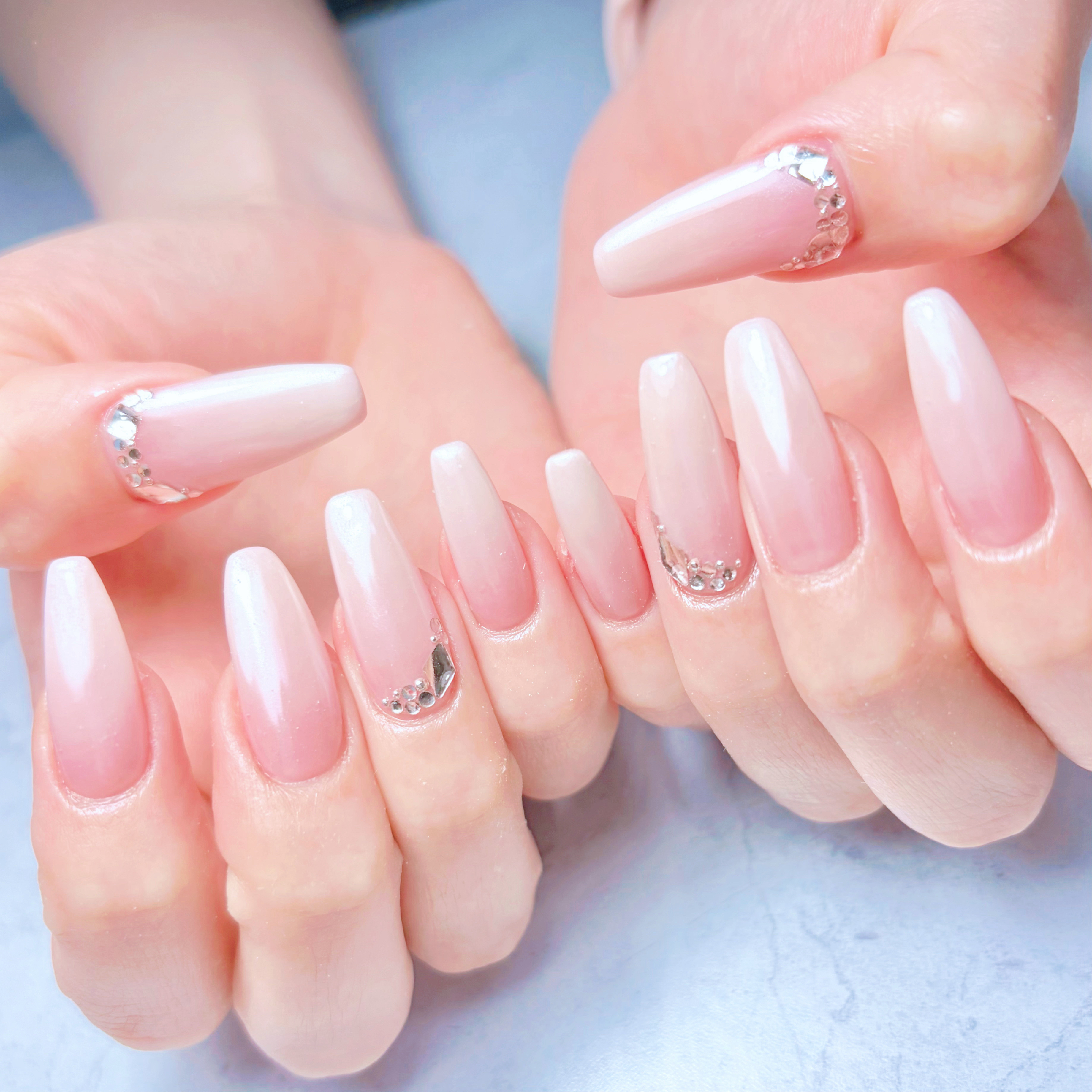 Adel_nail