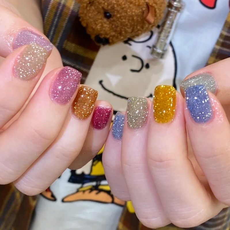 Nail_ayaa
