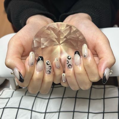 パーツ付け放題✨ 
色・ラメ 選び放題（オフ込み）
マグネットネイルもOK👍🏻 ̖́