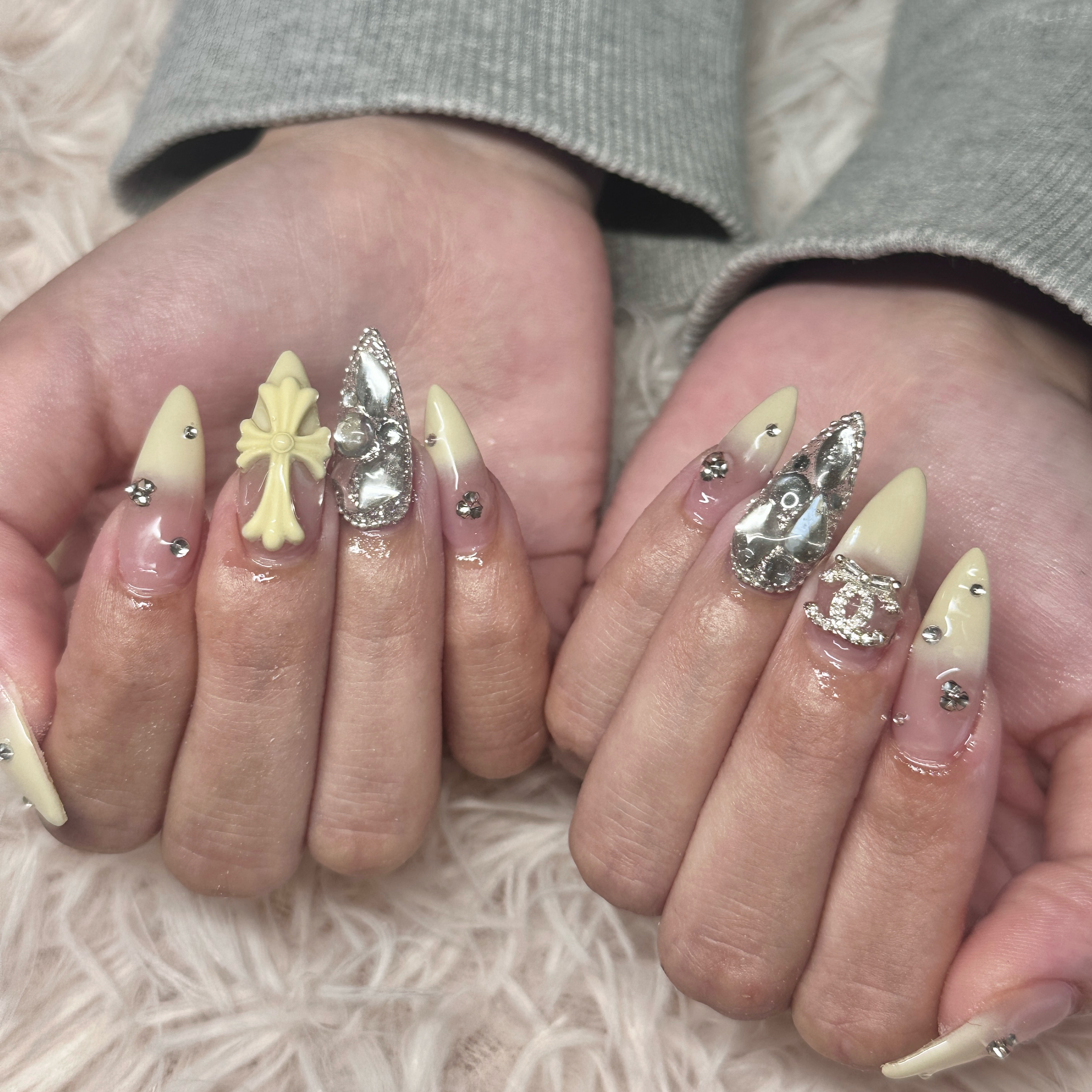 llai_nail
