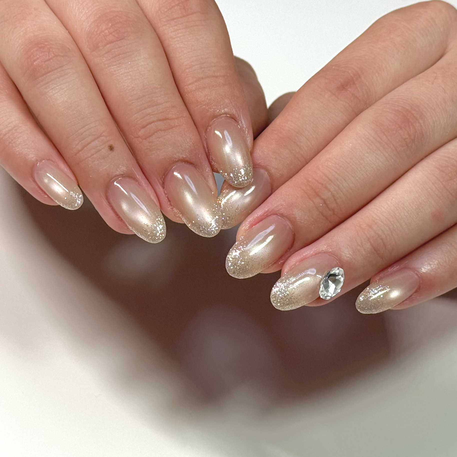 emona__nail