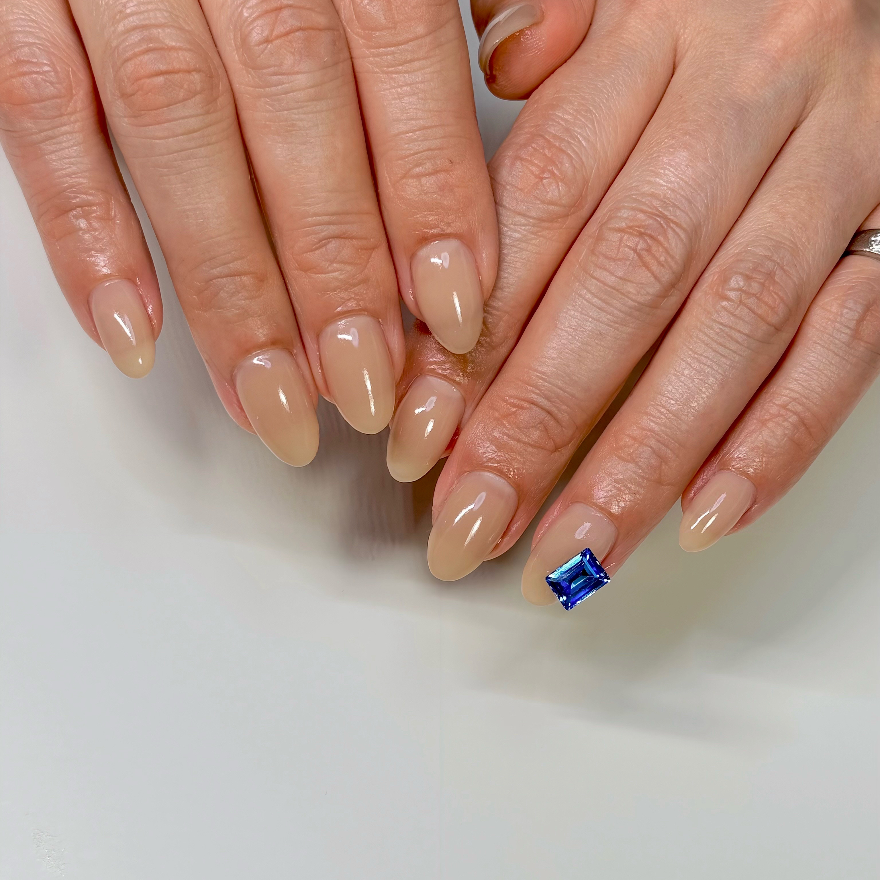 emona__nail