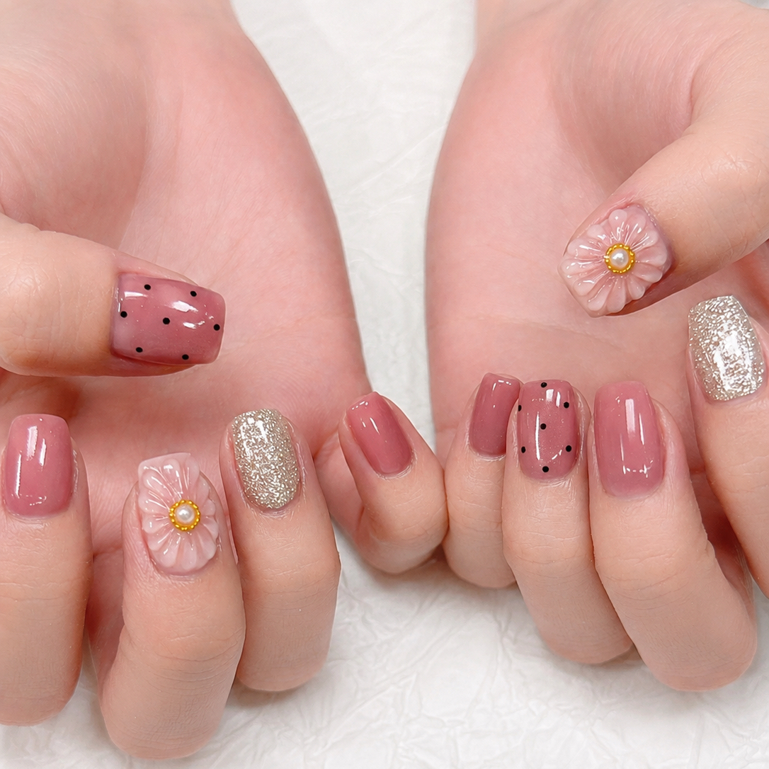mory_y_nail