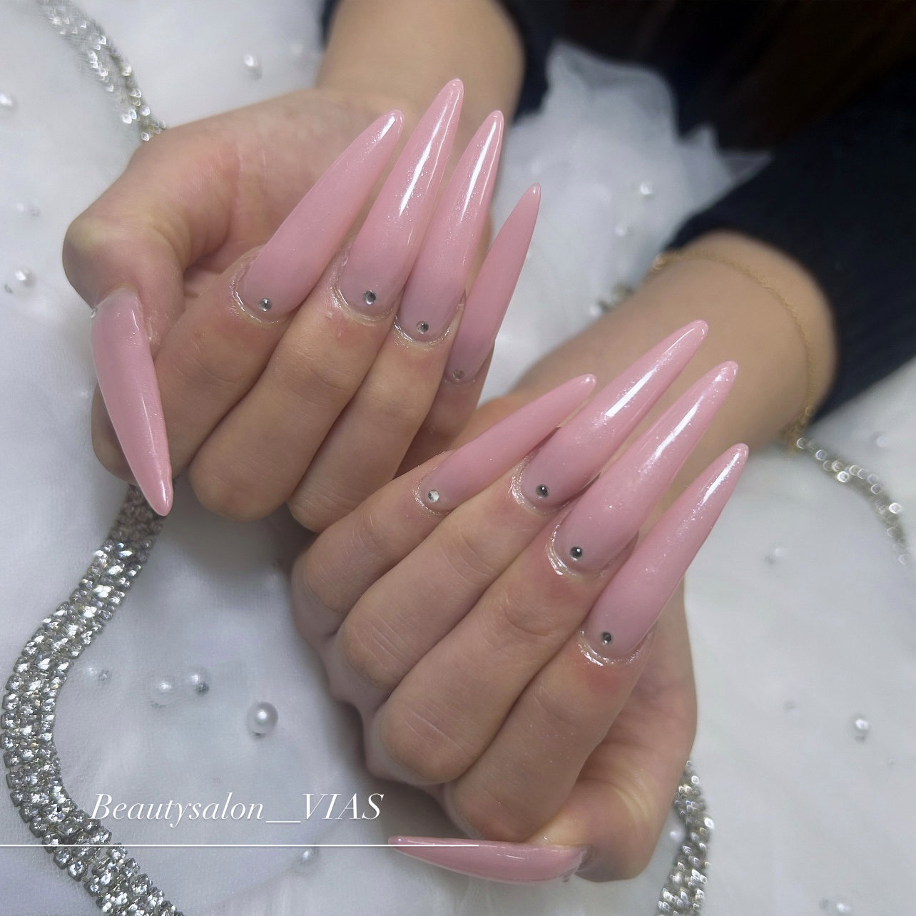 VIAS__nail