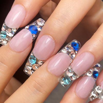宝石フレンチネイル