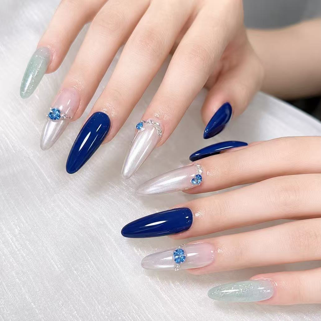 Yuna_nail.