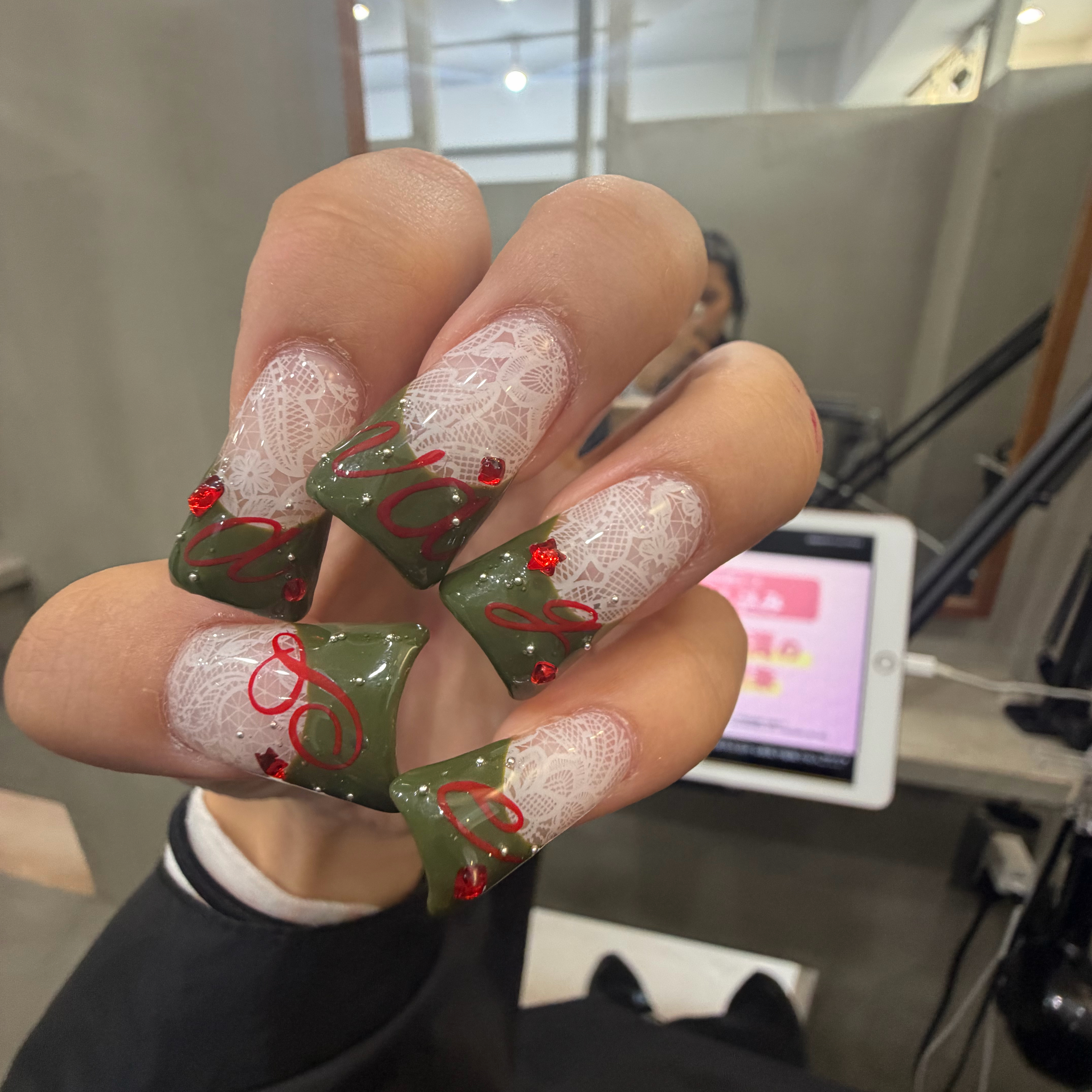 Aura.nail