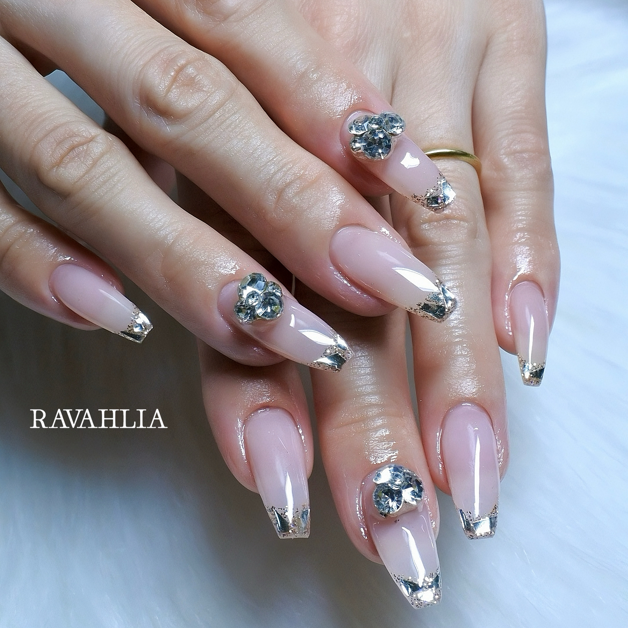 Ravahlia_nails