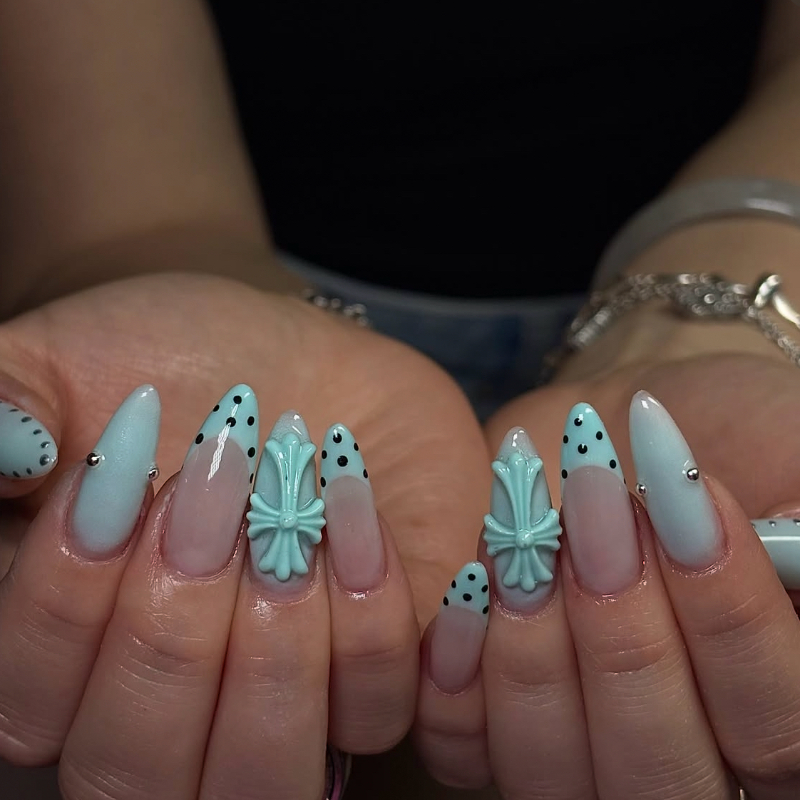 Hine_RibonNail